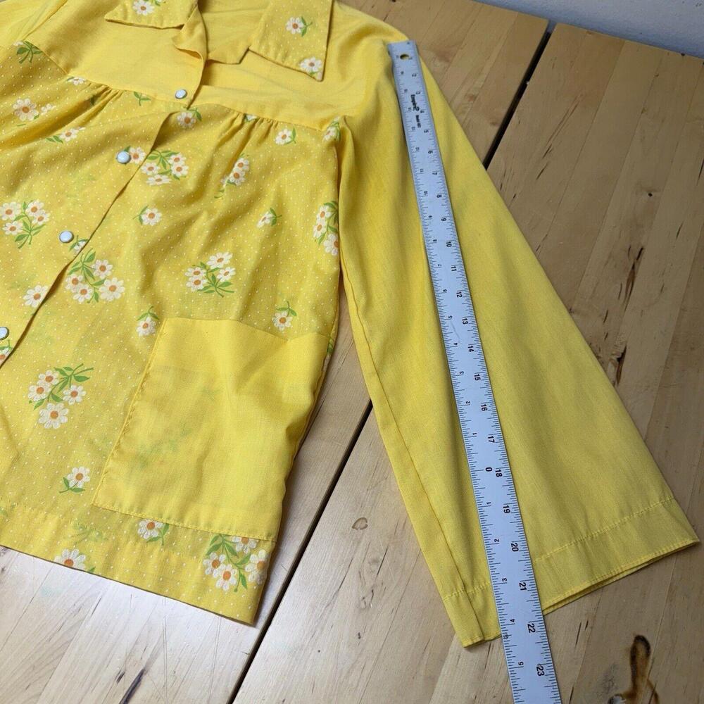 Vintage 1970s‎ Women Blouse Size Small Snap Button Flowers - Picture 6 of 7